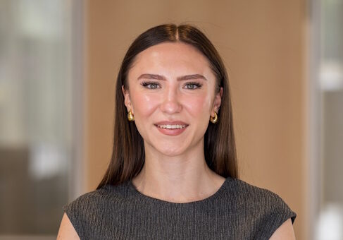 Portraitfoto von Diana Bodiu vom Autohaus Erdmannsky in Celle