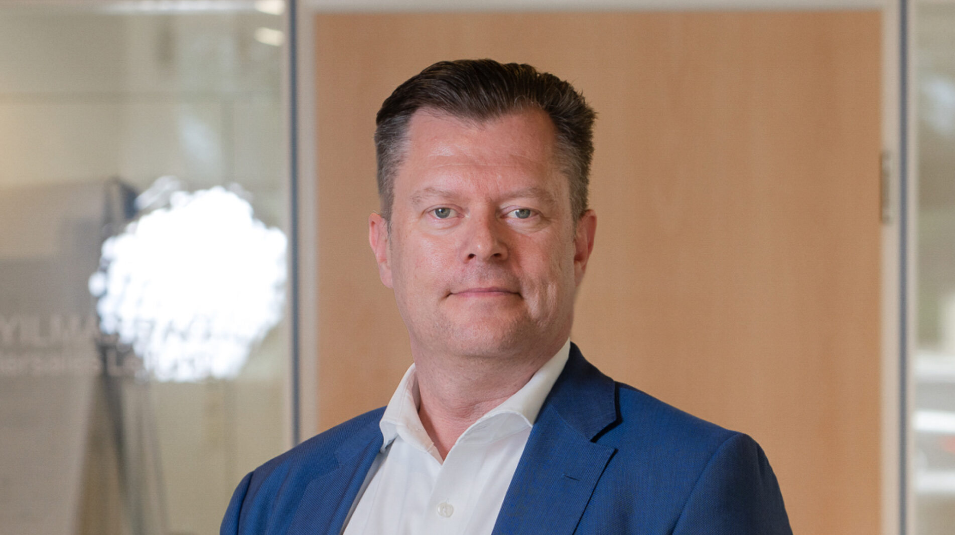 Portraitfoto von Jonas Nietzschmann vom Autohaus Erdmannsky in Celle