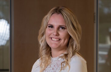 Portraitfoto von Melina Jacobus vom Autohaus Erdmannsky in Celle