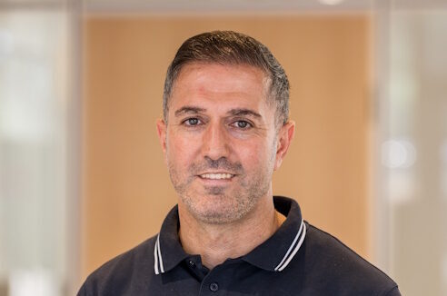 Portraitfoto von Yilmaz Dag vom Autohaus Erdmannsky in Celle